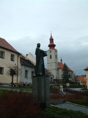 Hus?v pomnk v Husinci
